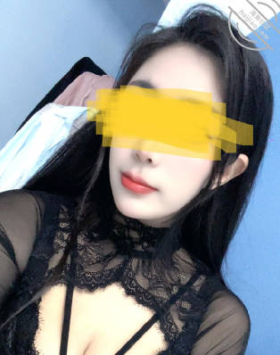 偷情極品美婦中途給她老公打電話差點被發現瞭