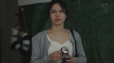 JUR-352 鳴り止まぬ工事の騒音。救いを求める人妻の聲は無情にも掻き消されて…。 肉體労働者の性奴●と化す中出し輪●。 武藤あやか