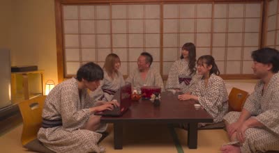 OFSD-025 町內會スワッピングNTR大亂交溫泉旅行 倦怠期の夫婦3組が町內會の慰安旅行で盛り上がり夫婦交換6Pセックスに発展！